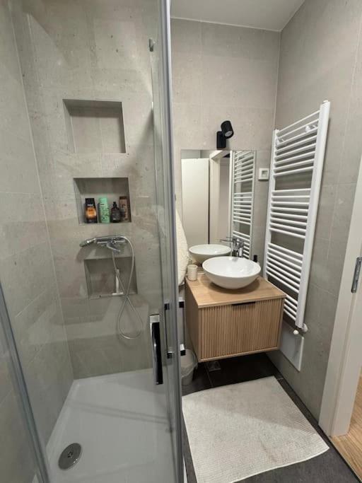 Lux Gem, 1bdr, Free Parking Appartement