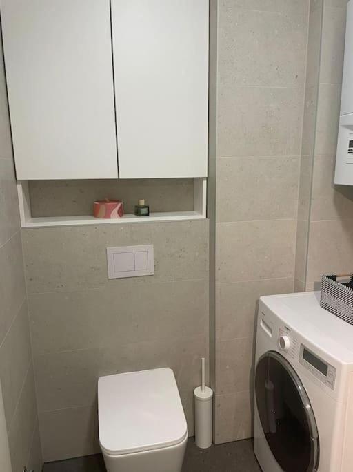Lux Gem, 1bdr, Free Parking Appartement