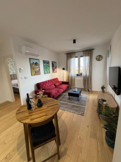 Lux Gem, 1bdr, Free Parking Apartment *